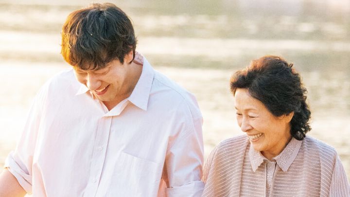 〈Netflix〉 『君は天国でも美しい』 監督：キム・ソギュン 出演：ソン・ソック、キム・ヘジャ Netflixシリーズ『君は天国でも美しい』 独占配信中