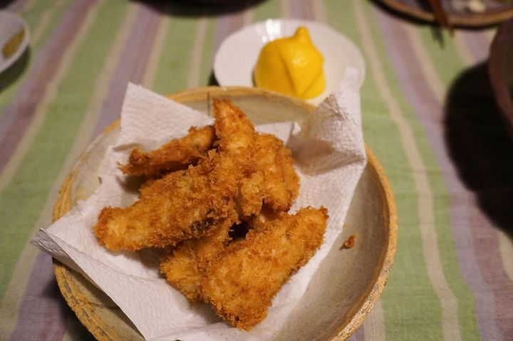 シイラのフライ。塩コショウをしただけのシイラの味がしっかりと感じられるのでソースは不要です