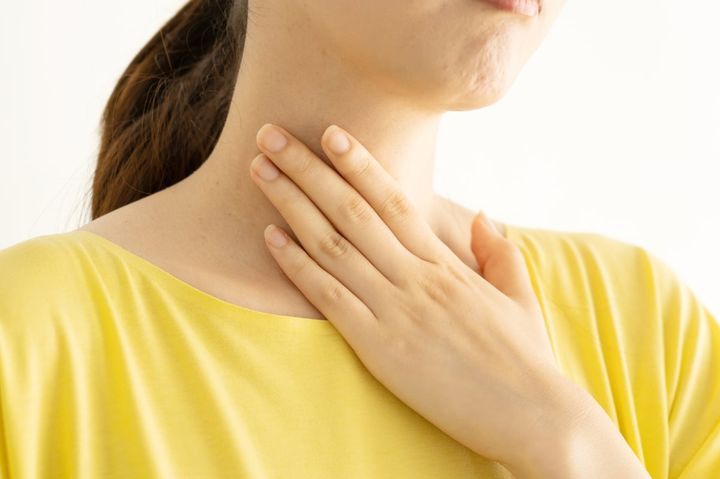 魚の骨が喉に刺さったときの対処法は？（画像はイメージ）