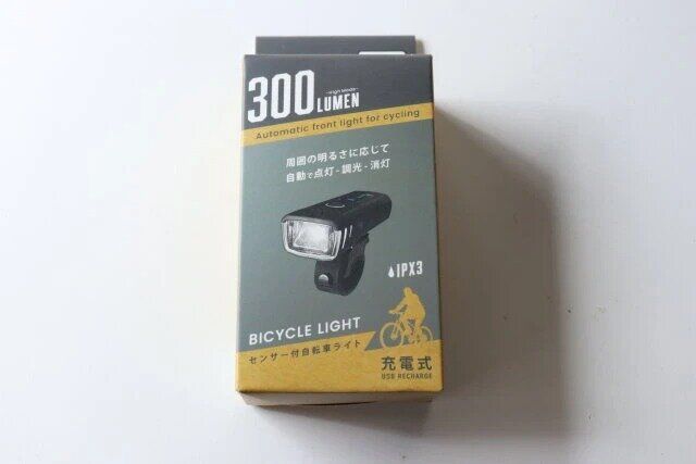 ダイソーのセンサー付き自転車ライトのパッケージ