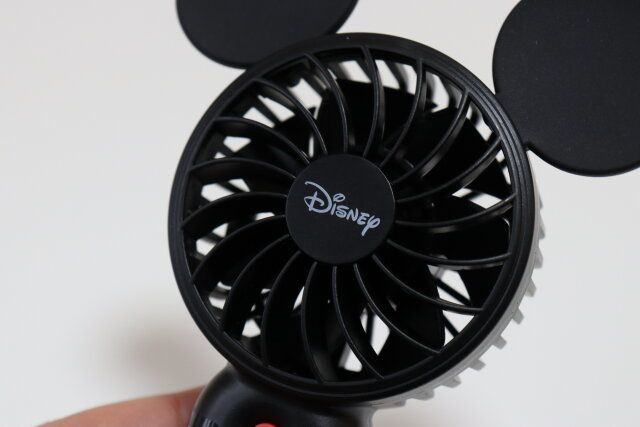 ダイソー 扇風機、ストラップ付（ミッキー／ミニー） デザイン