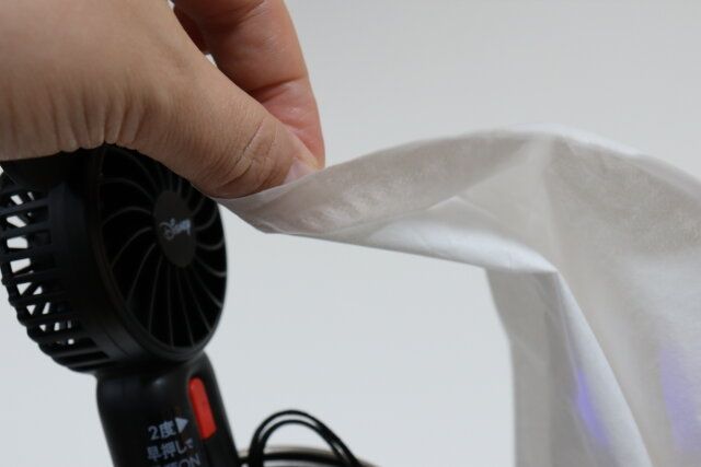 ダイソー 扇風機、ストラップ付（ミッキー／ミニー） 風力