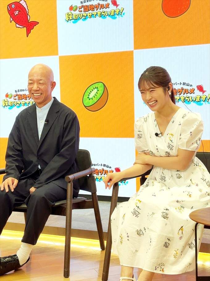 スタジオの小峠英二さんと渋谷凪咲さん