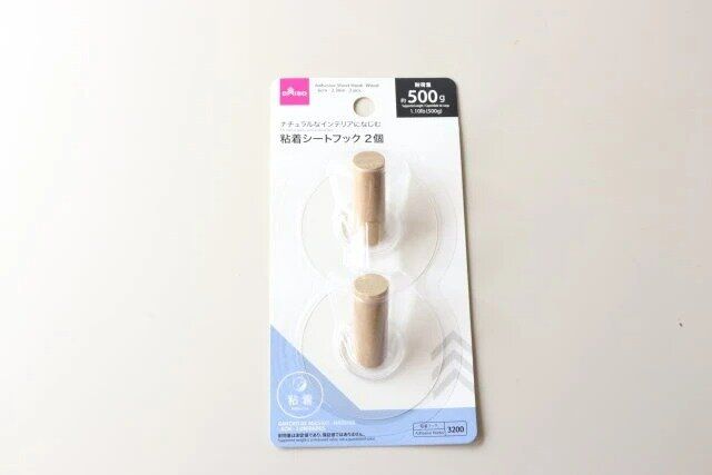 ダイソー 粘着シートフック（ウッド、6cm、2個） パッケージ