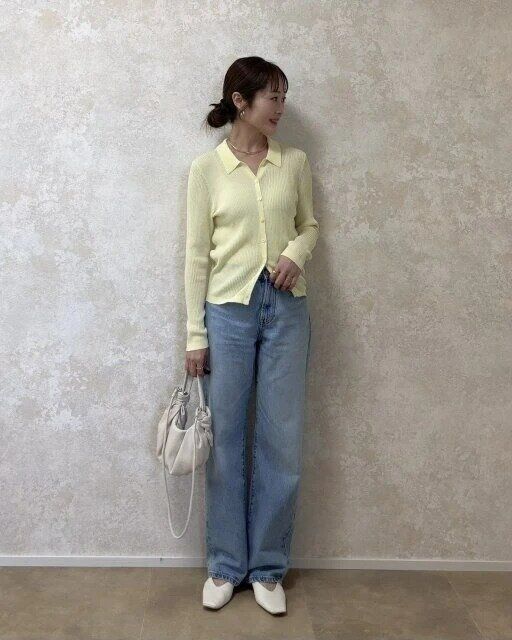 ユニクロストレートジーンズイエローニットコーデ