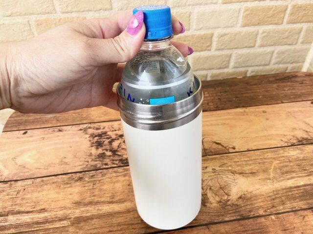 3COINS ストラップ付きペットボトルクーラー／KITINTO ペットボトルを入れる