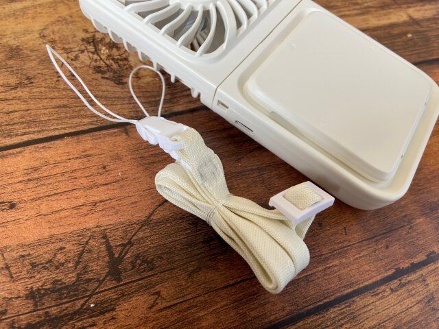 3COINS ペルチェ付き4WAYファン 付属のストラップ