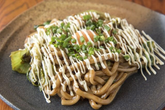 「鳩ヶ谷ソース焼き うどんマヨネーズ」825円（税込）