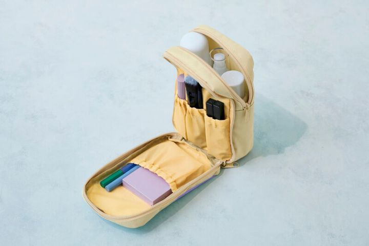 2層構造＋ギャザーポケット付きの縦型ポーチ