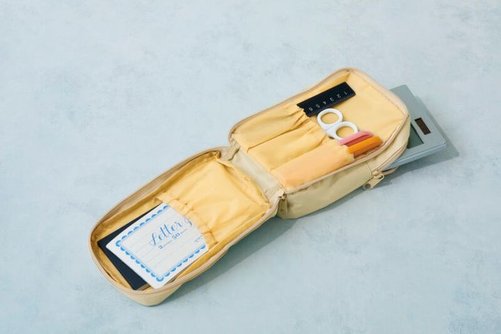 2層構造＋ギャザーポケット付きの縦型ポーチ