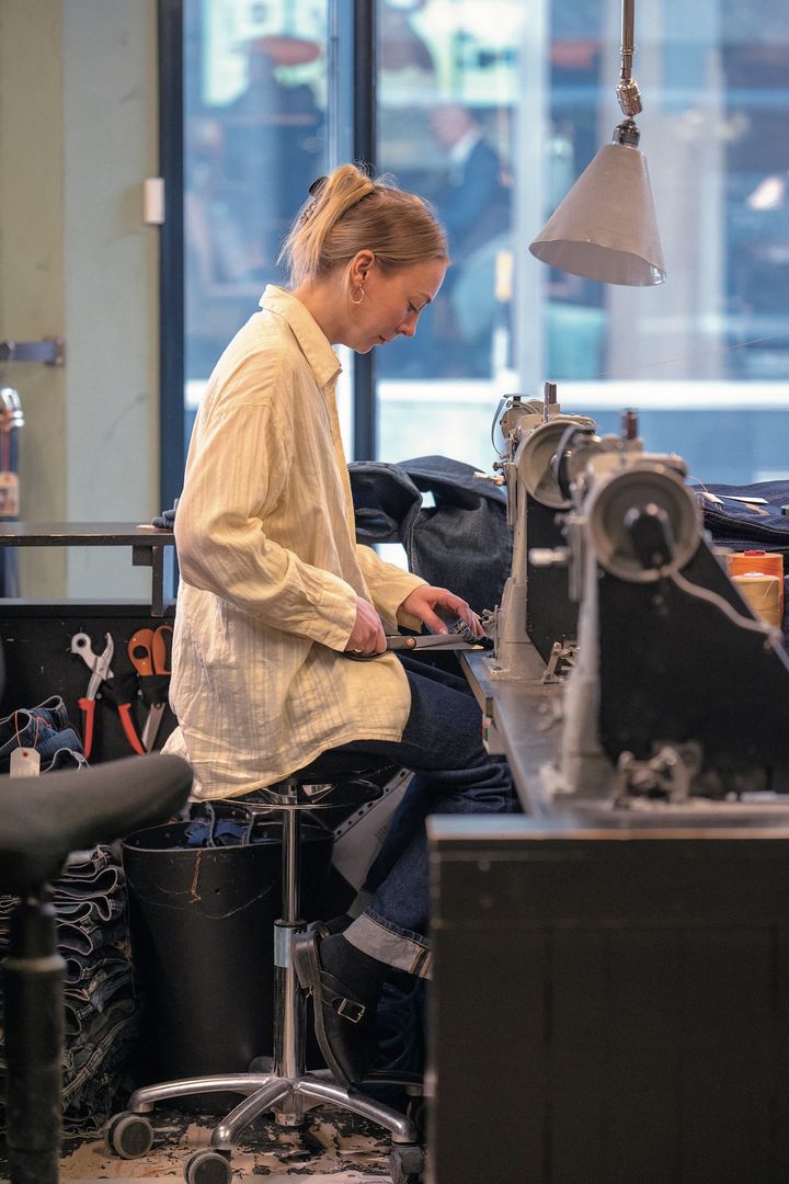 デニムやホワイトを取り入れた、初夏っぽいコーデが続々登場！【ロンドンガールの一週間コーデ】