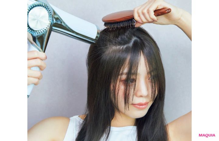 崩れる、ぺちゃんこ、巻きが取れる...梅雨どきヘア悩み攻略法。神崎 恵さんの信頼スタイリストが伝授！_12