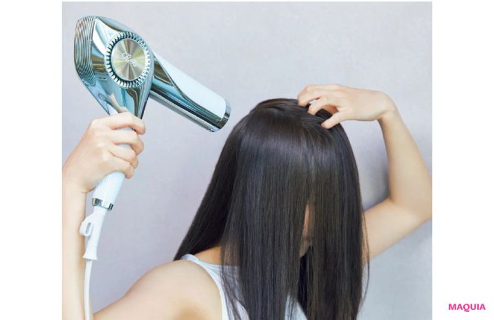 崩れる、ぺちゃんこ、巻きが取れる...梅雨どきヘア悩み攻略法。神崎 恵さんの信頼スタイリストが伝授！_13