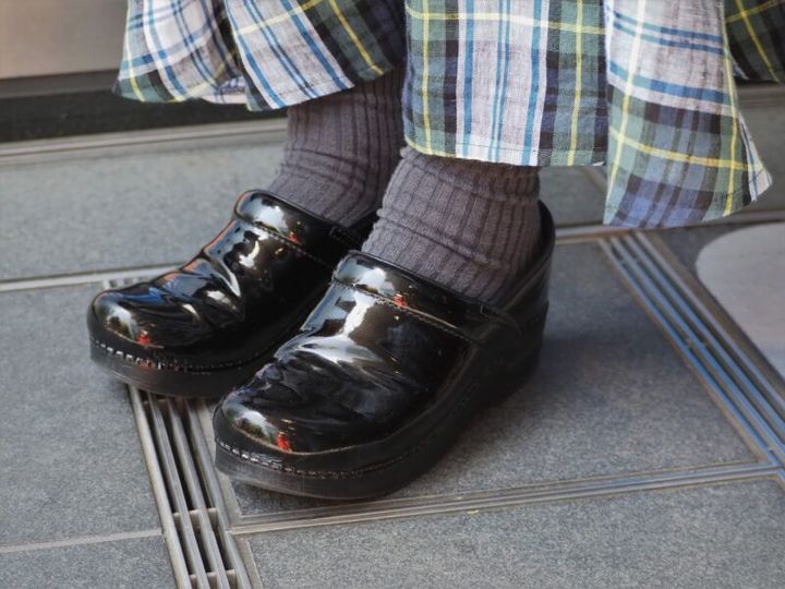 ダンスコのエナメルシューズ