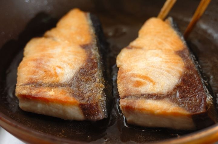 ブリの梅ニンニク照り焼きの作り方2