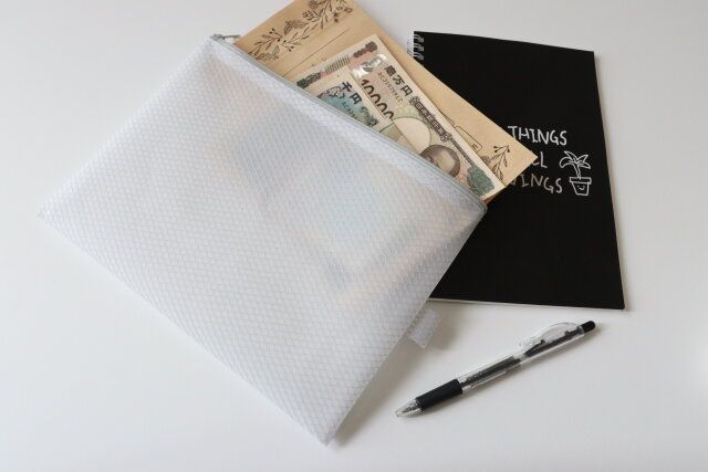 ダイソーの家計管理に使いやすいEVA ポーチ‐グレー‐A5