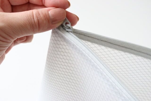 ダイソーの丈夫なEVA ポーチ‐グレー‐A5