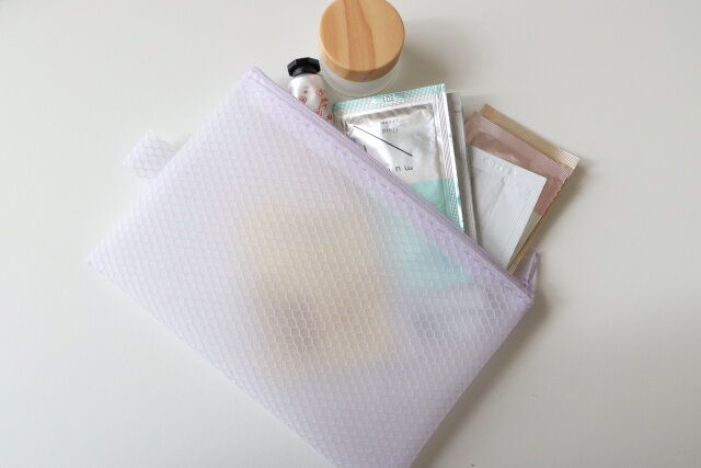 ダイソーの旅行に使いやすいEVA ポーチ‐パープル‐A6