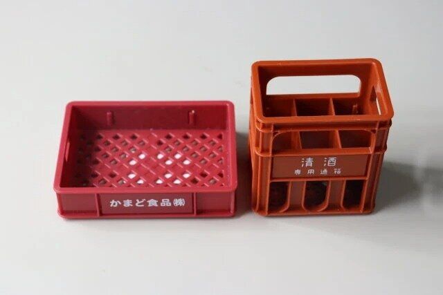 ダイソーのNo.3245 ミニチュア フードコンテナ II／No.1873 ミニチュア 一升瓶ケースのパッケージ