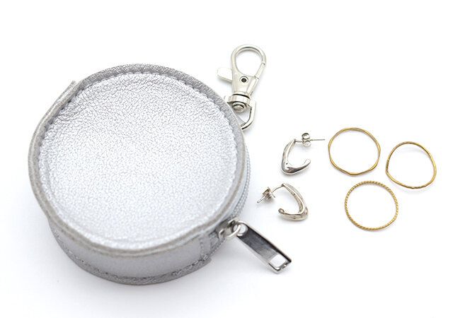 宝島社素敵なあの人8月号付録のGAPのマルチポーチ1