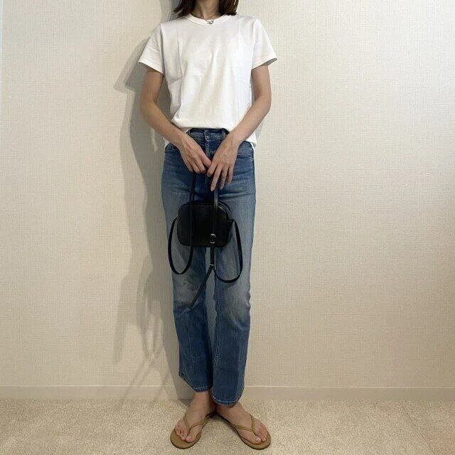 大人女子の白TとデニムのNGコーデ