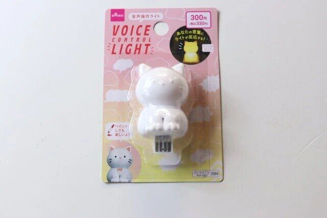 ダイソーのボイスコントロールライト（ねこ）のパッケージ