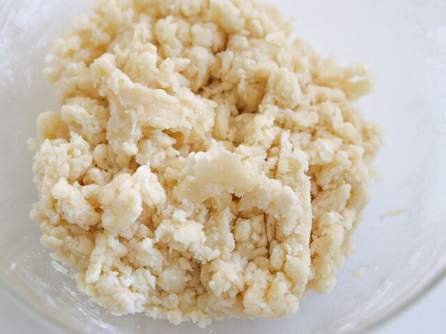 ホットケーキミックスを加え、ゴムベラで切るように混ぜる。