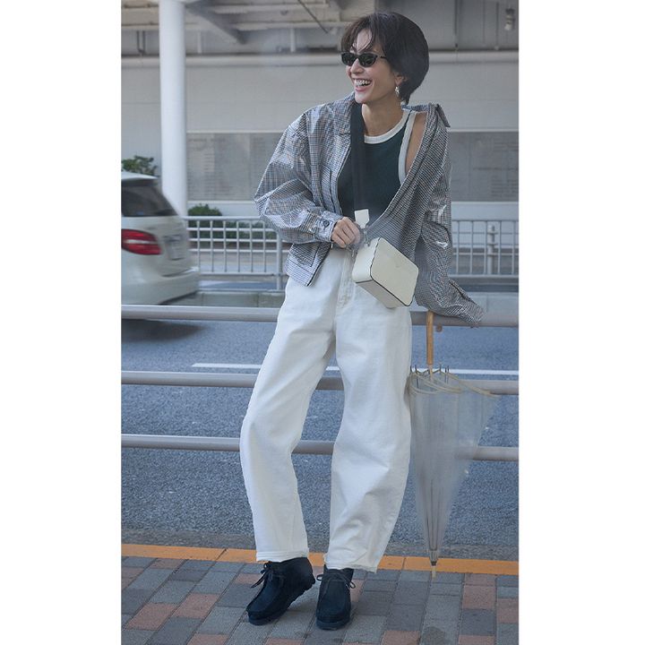 高機能白デニムがあれば雨の日コーデのオシャレの自由度アップ