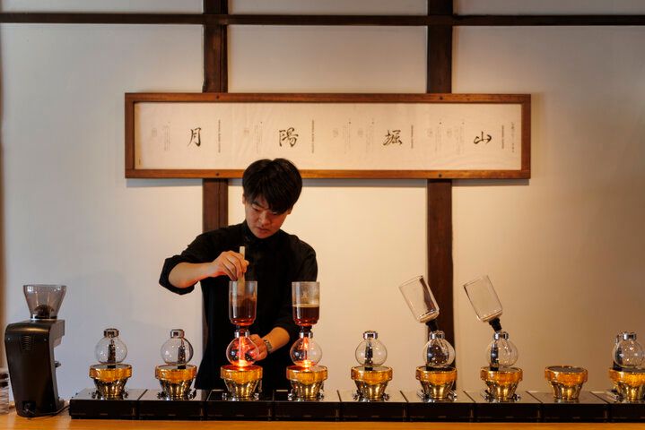 看板犬もお待ちかね♪ 近江八幡のサイフォンコーヒー専門店「仁之助コーヒー」
