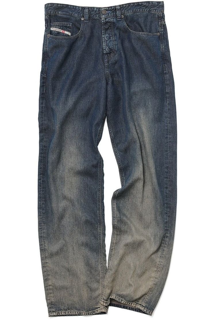 軽量で吸放湿性もあるリヨセル素材をつかったディーゼルのパンツ