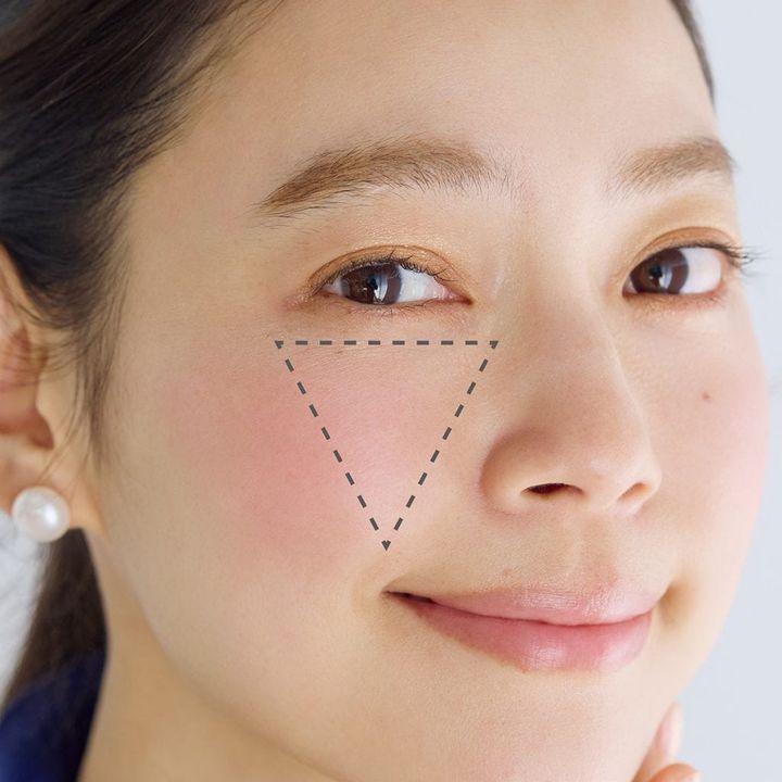 １：多幸感のあるチーク「幸せ見えするチークは微笑みながらふんわりと」