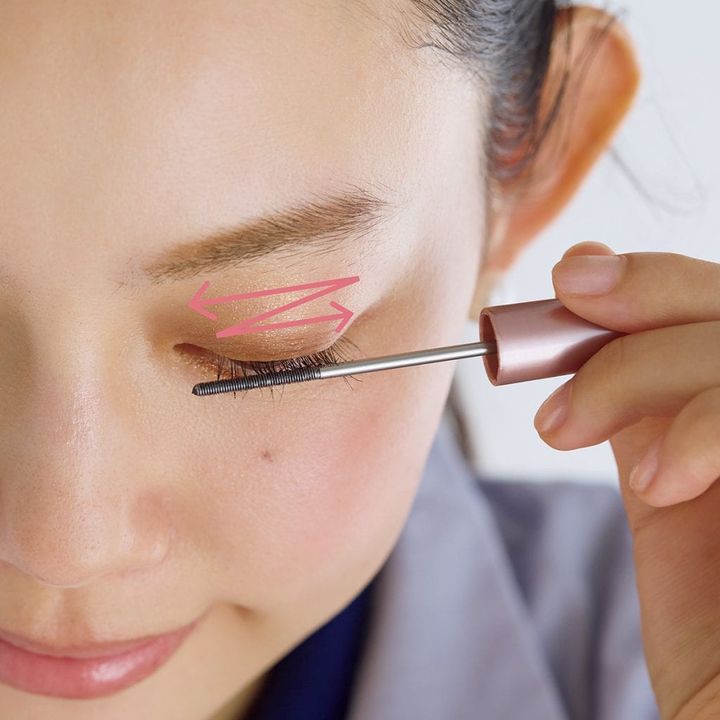 ＼柔らかく立体的な目もと作り方／