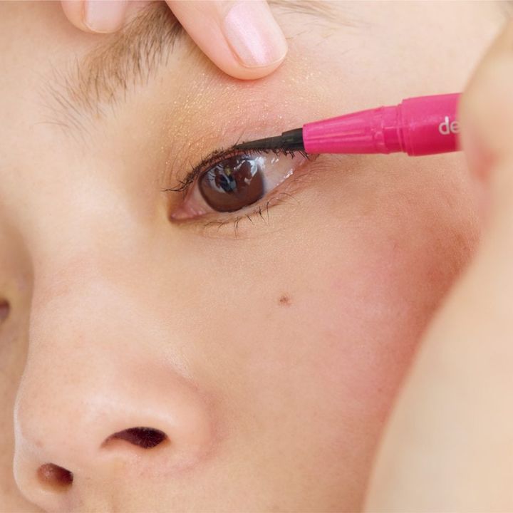 ＼柔らかく立体的な目もと作り方／