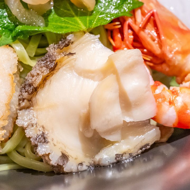 海鮮冷麺 ～3種ソース食べ比べ～ 煮あわび