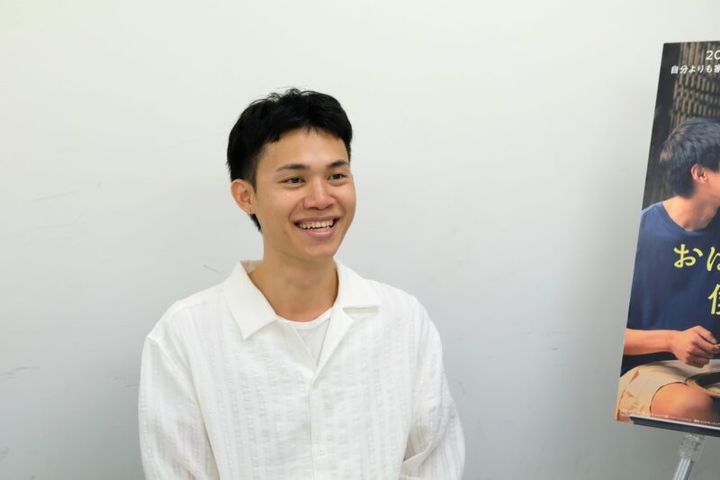 『おばあちゃんと僕の約束』のパット・ブーンニティパット監督が来日、インタビューを行った。