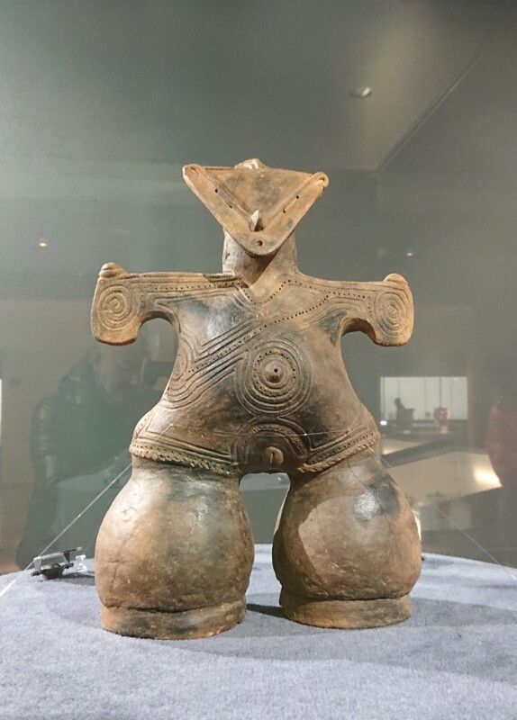 独特な立体装飾の縄文土器と２体の国宝「土偶」