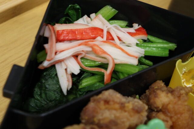 ダイソー 弁当箱（三分割式） 使用例 仕切り