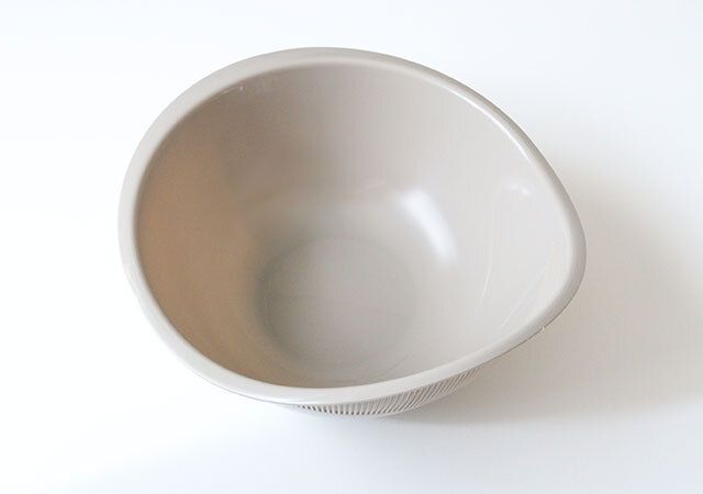 フレイユ水切りボウルブラウン デザイン