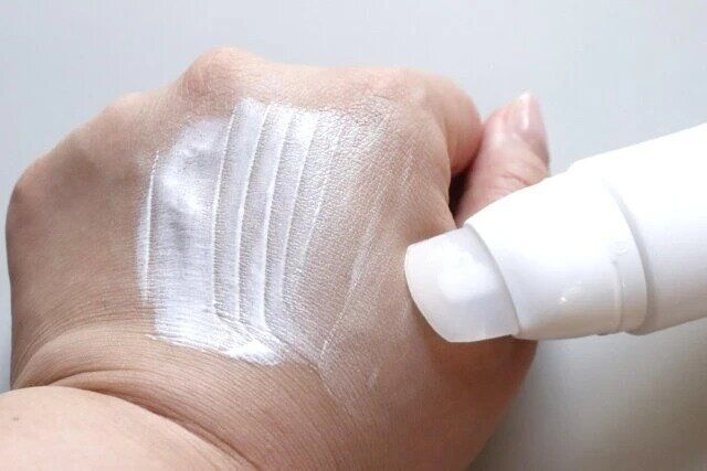 ダイソーの衛生的なスパチュラ型詰め替えチューブ（45mL）