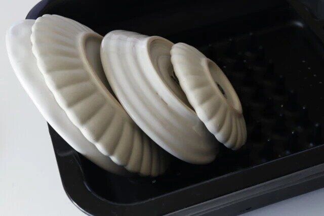 ダイソーの省スペースで使える折りたためる水切りかご（30cm×25cm）