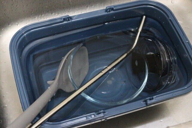 ダイソーの絶妙なサイズ感の折りたたみソフトバスケット（3.2L、ネイビー）