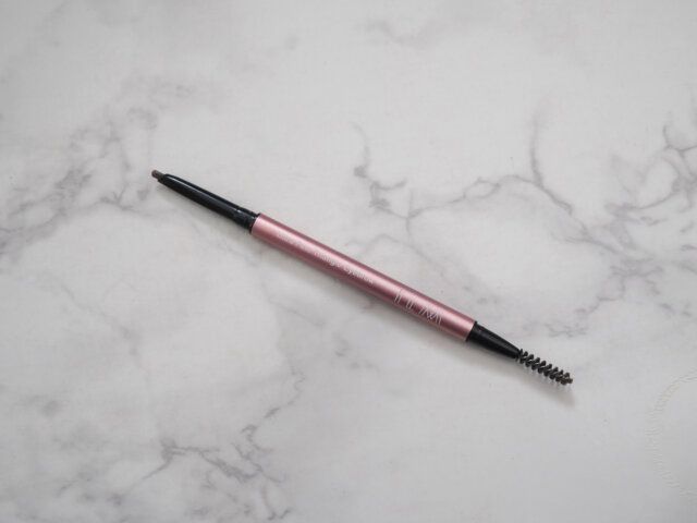 イルム「ウルトラファイン トライアングル アイブロウペンシル」01 ナチュラルブラウン