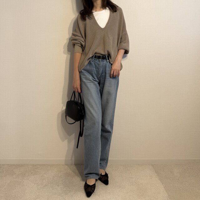 デニム合わせもこなれた着こなしに
