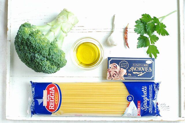 ブロッコリーのくたくたパスタの材料