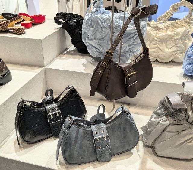 新作のベルトバッグ