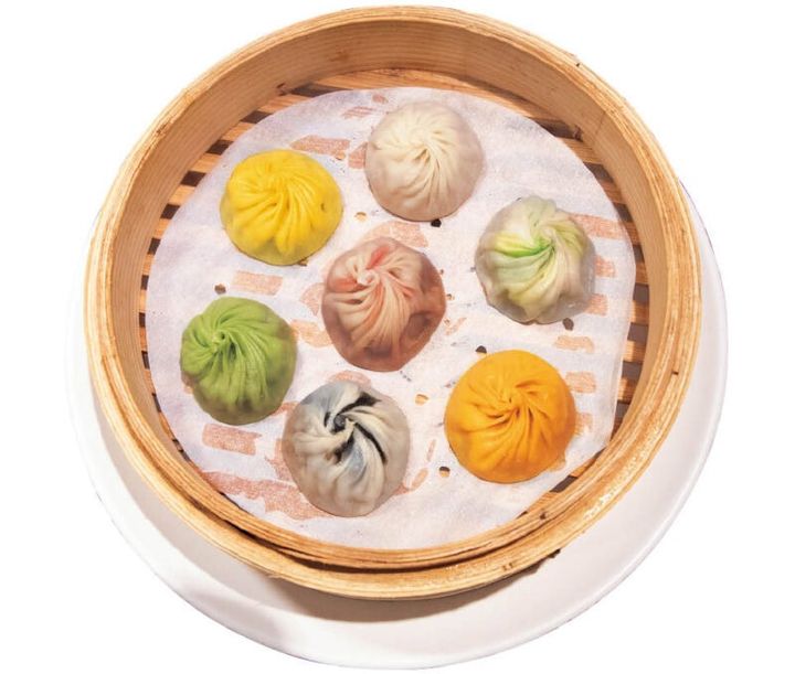 7個で438元。黄色はカニ味噌、モノトーンはトリュフ、オレンジはXO醤、ピンクは麻辣など。