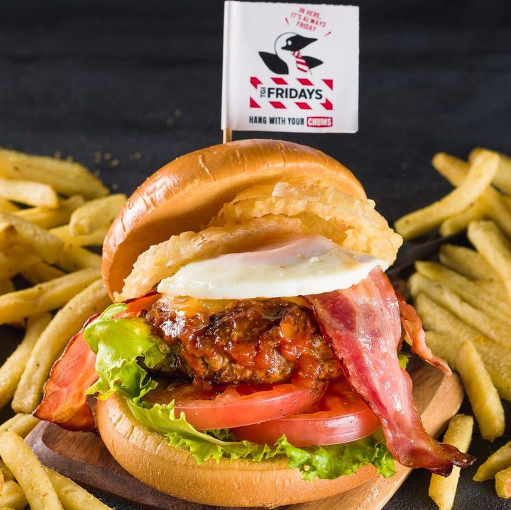 チャムス バーベキューベーコン エッグ オニオンフライ バーガー （コラボステッカー付き）