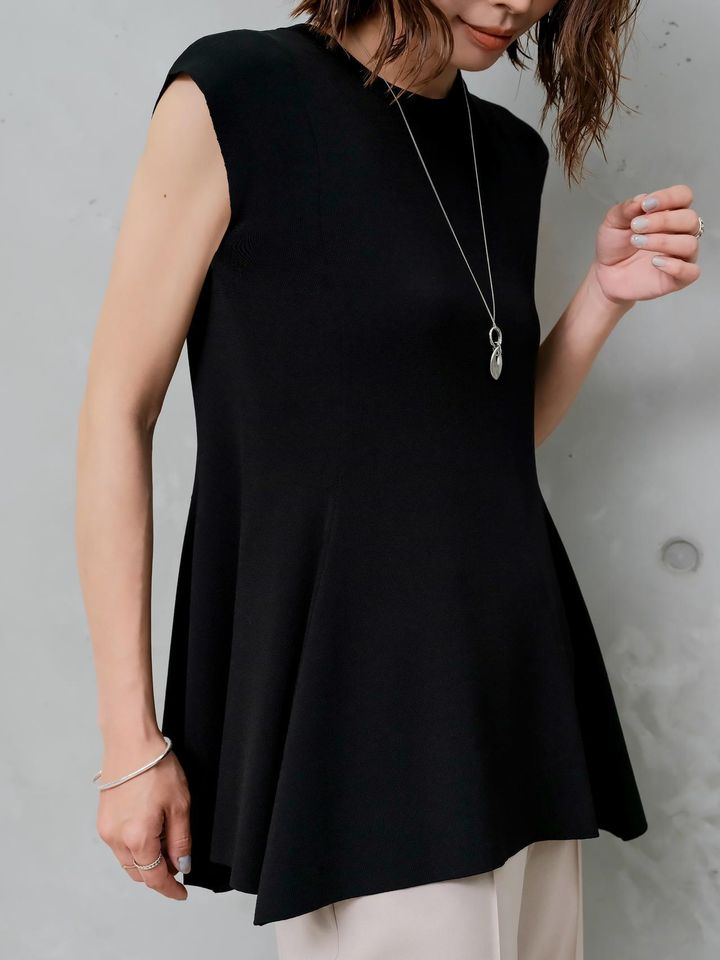 画像: シンプル、でも華やかなトップス