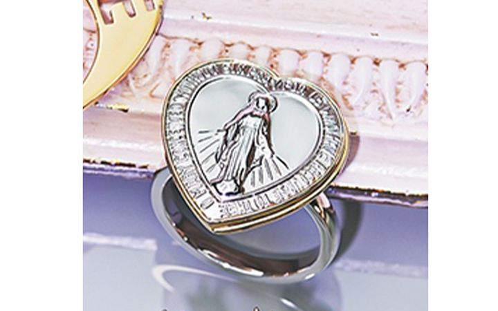 メダイユ風モチーフのリング