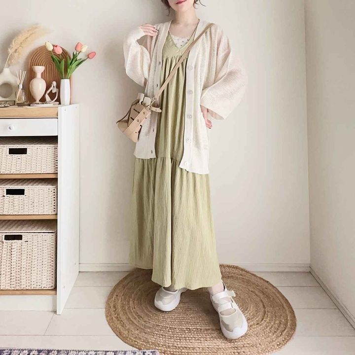 画像: カーディガン合わせでこなれ感